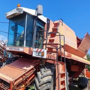 foto 13t combine harvester 6m serviced MF40 RS